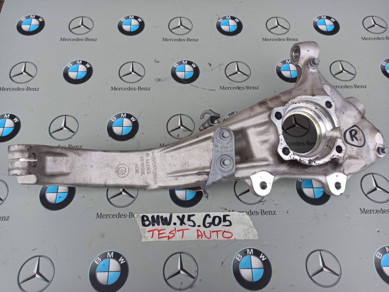 кулак поворотный правый BMW X5 G05 [рестайлинг] 2024, бензин, 6876656