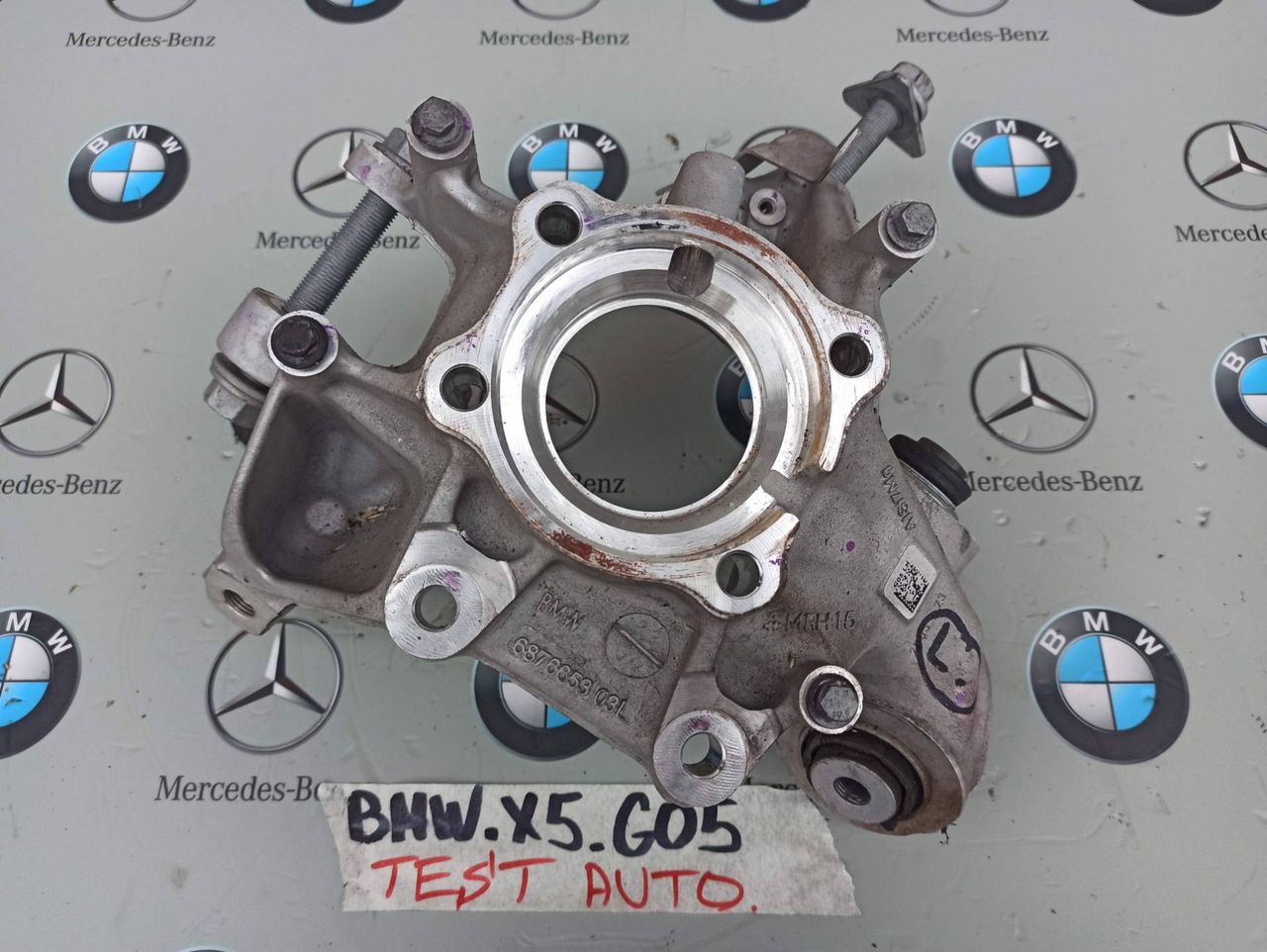кулак поворотный левый BMW X5 G05 [рестайлинг] 2024, бензин, 6876653
