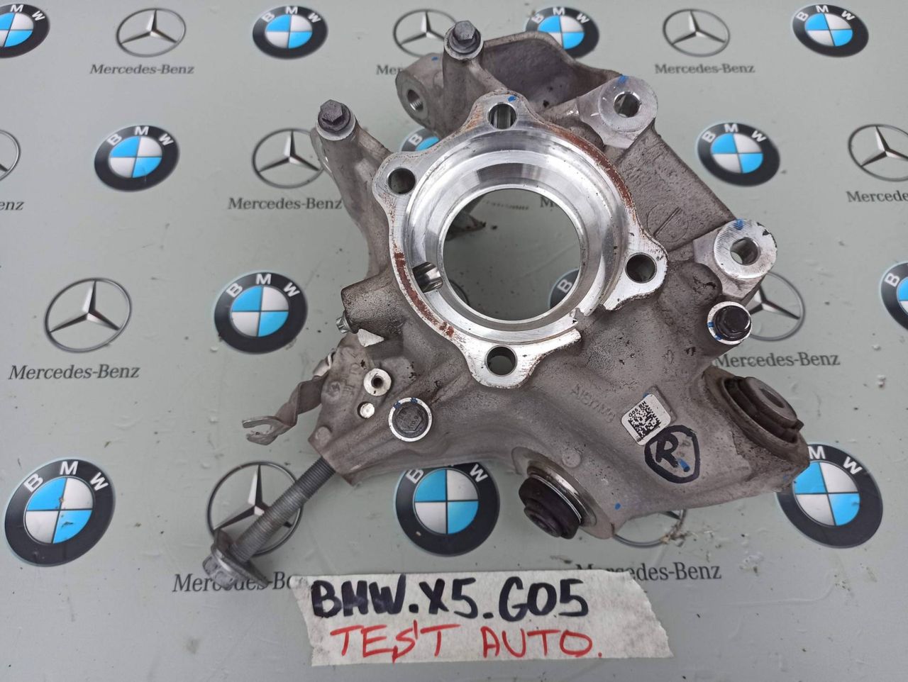 кулак поворотный правый BMW X5 G05 [рестайлинг] 2024, бензин, 6876654