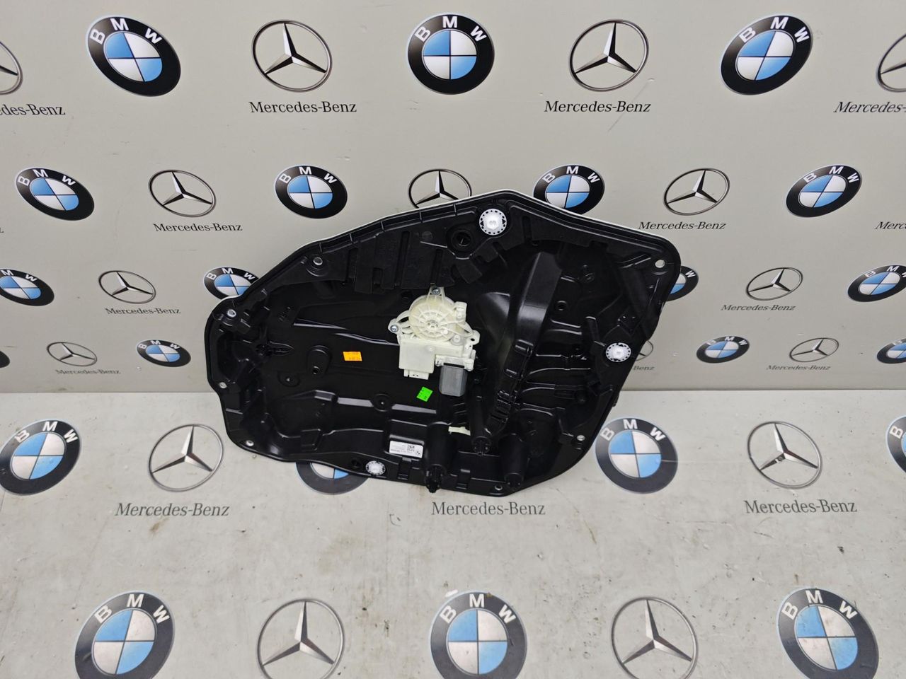 стеклоподъемник задний левый BMW X7 G07 [рестайлинг] 2024, 3.0 л., B58B30, бензин, 475, полный привод, 9450785