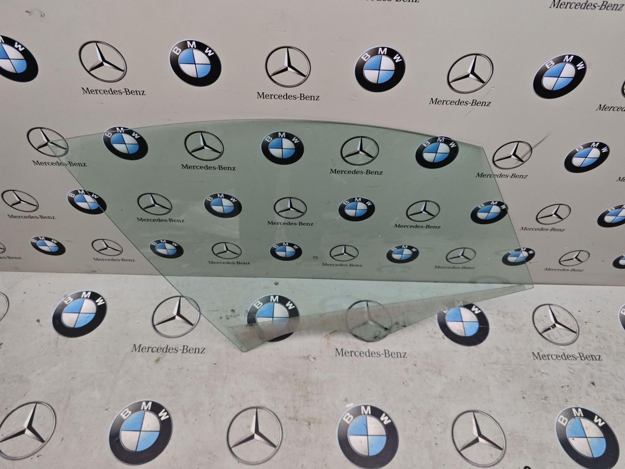 стекло двери передней правой BMW 2 серия Active Tourer F45 2015, 2.0 л., бензин