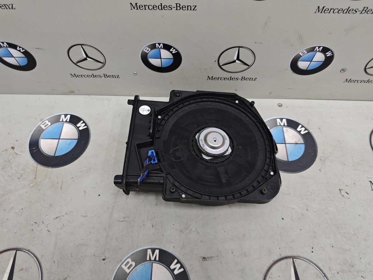 сабвуфер BMW 2 серия Active Tourer F45 2015, 2.0 л., бензин, 9275996
