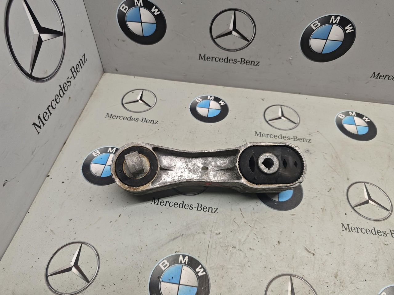 подушка крепления двигателя BMW 2 серия Active Tourer F45 2015, 2.0 л., B48 A20 A
