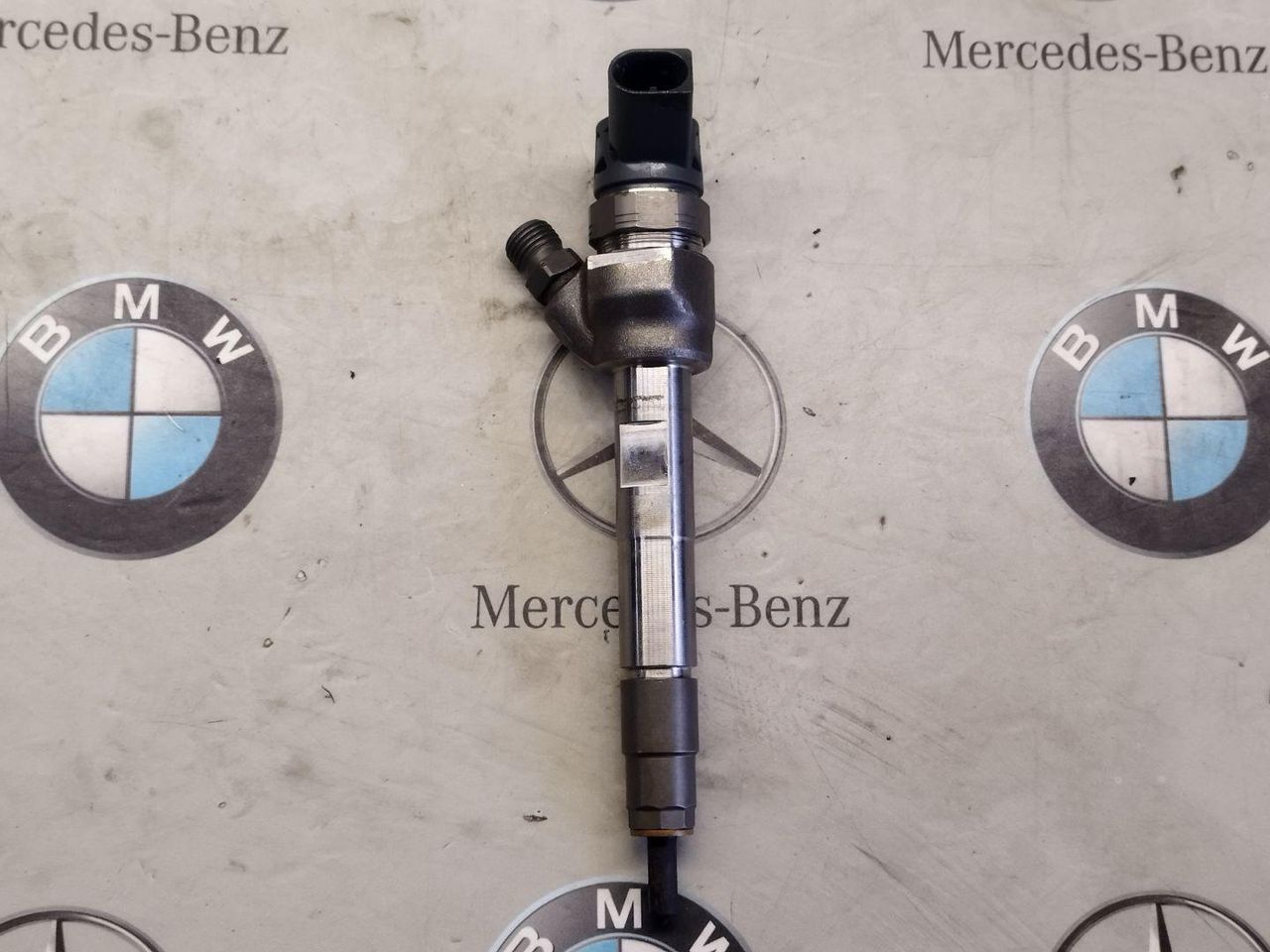 форсунка BMW 2 серия Active Tourer F45 2016, 2.0 л., B47 C20 A, дизель, 8514146