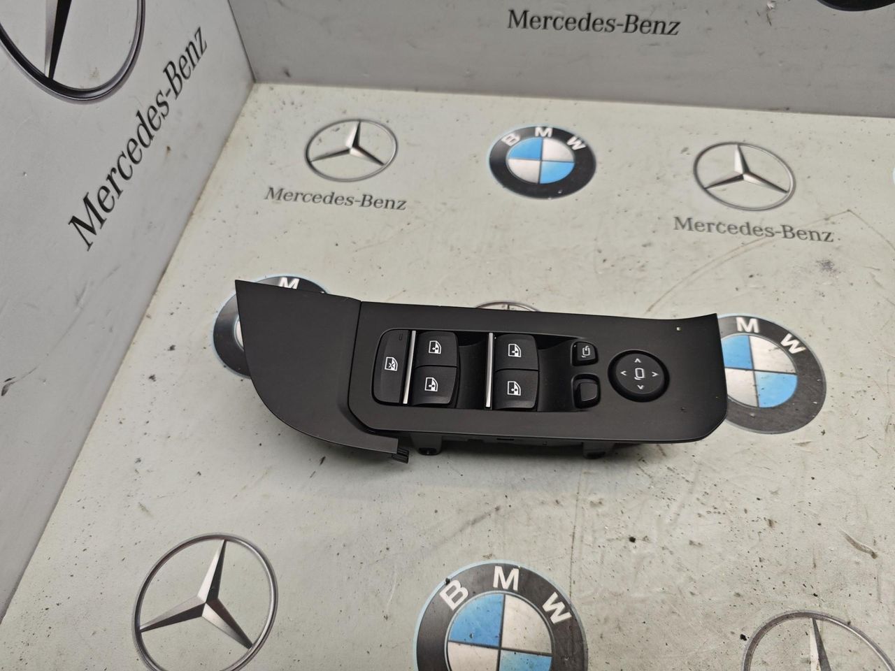блок управления стеклоподъемниками BMW X5 G05 [рестайлинг] 2024, бензин, 5A5AAA3