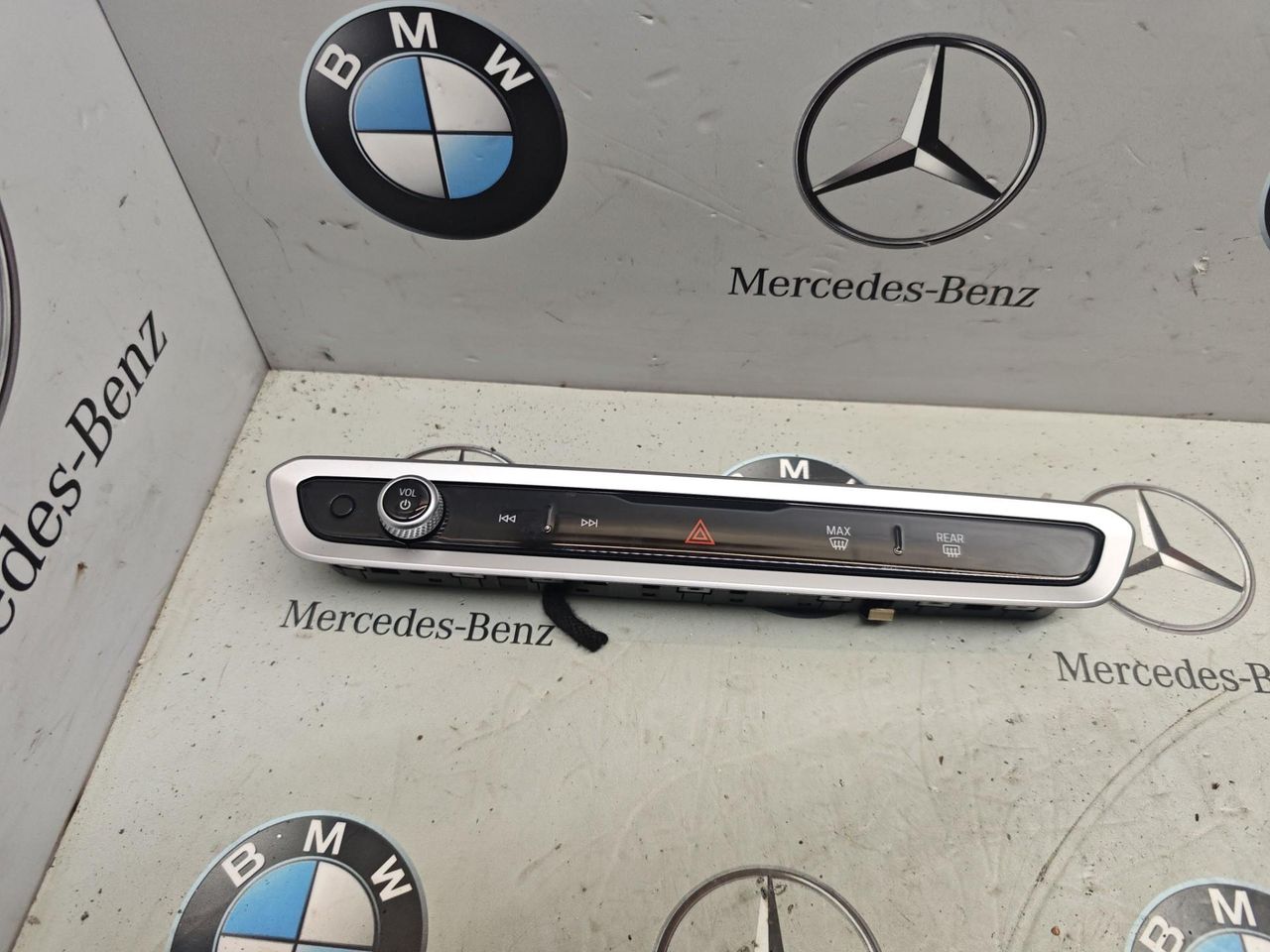 панель управления магнитолой BMW X6 G06 [рестайлинг] 2024, 5A64198