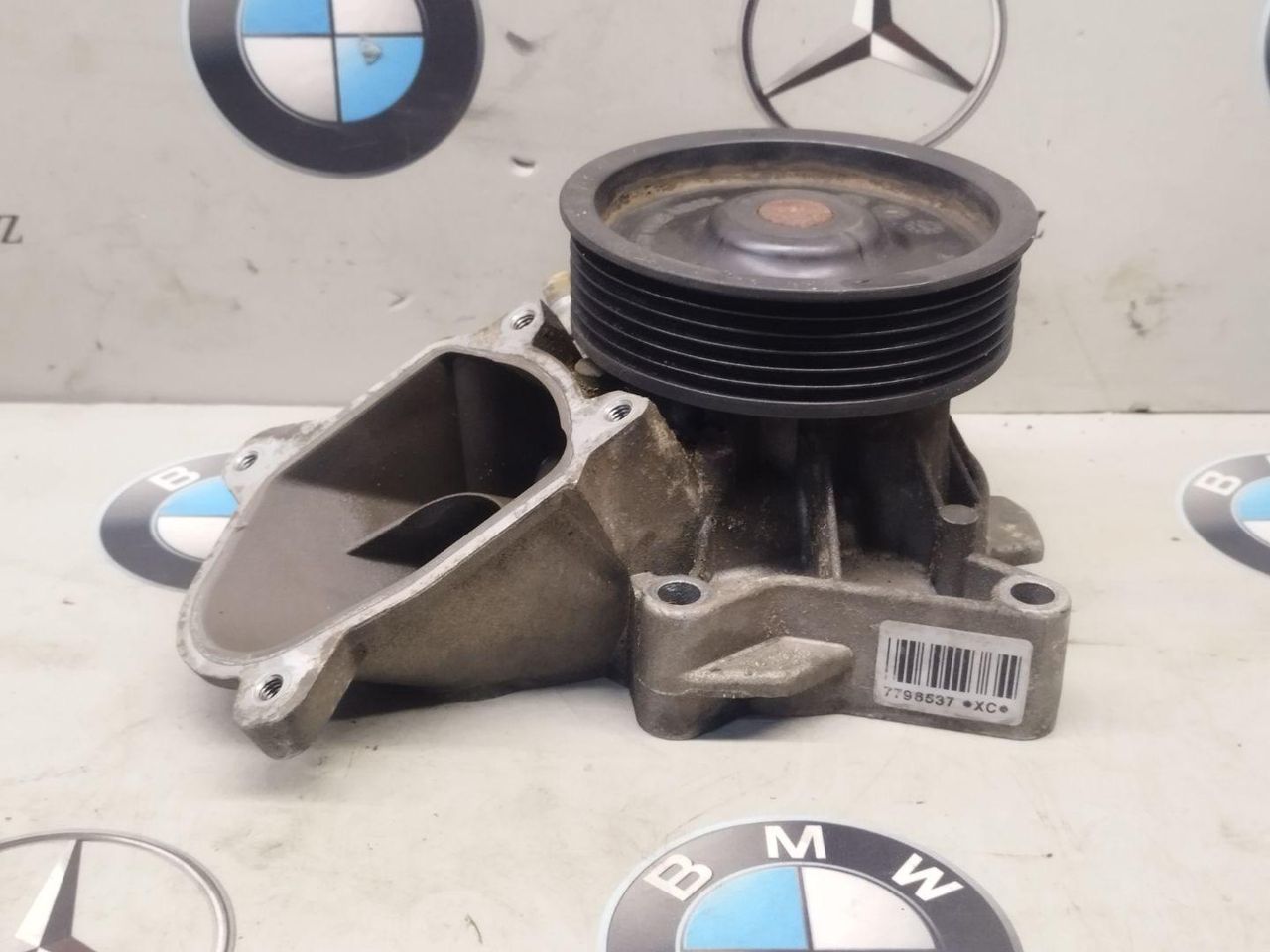 помпа BMW X3 E83 [рестайлинг] 2007, 3.0 л., M57 306 D3, дизель, 7796537
