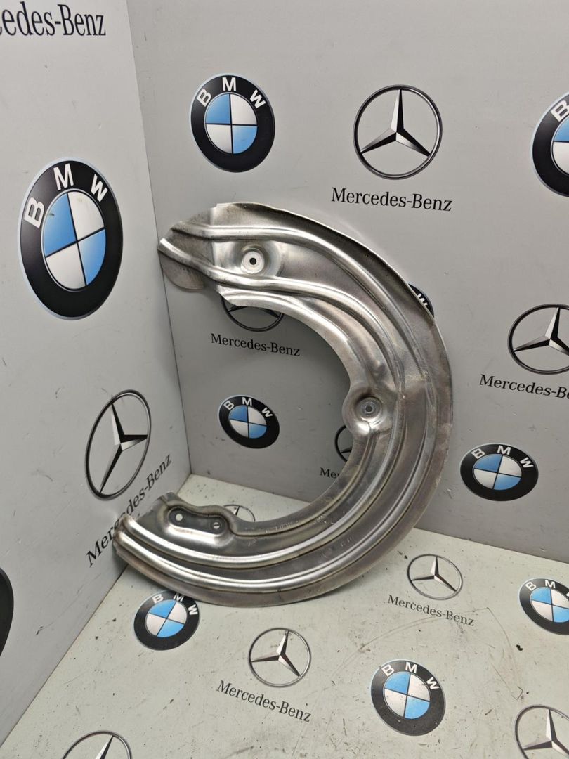 защитный кожух тормозного механизма BMW XM G09 2024, 4.4 л., бензин, 475, полный привод, 8831227