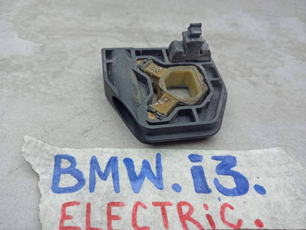 крепление кассеты радиаторов BMW i3 L01 2014, 8620732