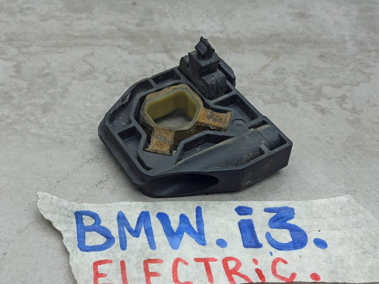 крепление кассеты радиаторов BMW i3 L01 2014, 8620733