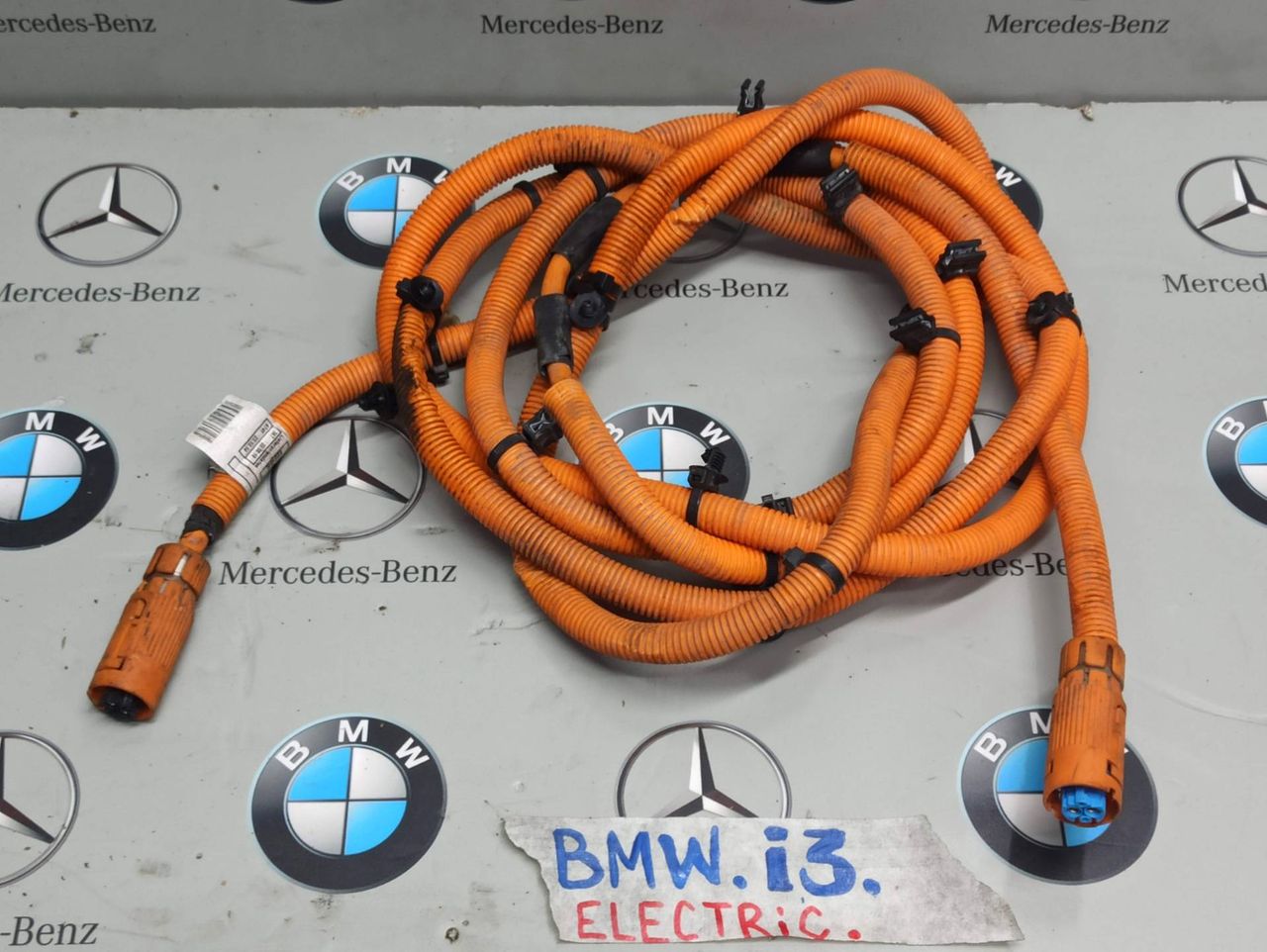 плюсовой провод аккумулятора BMW i3 L01 2014, 9339958