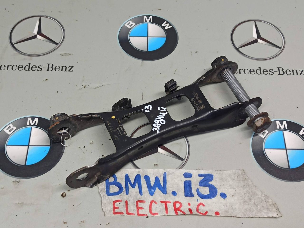 рычаг задний BMW i3 L01 2014, 6867881 - фото №1