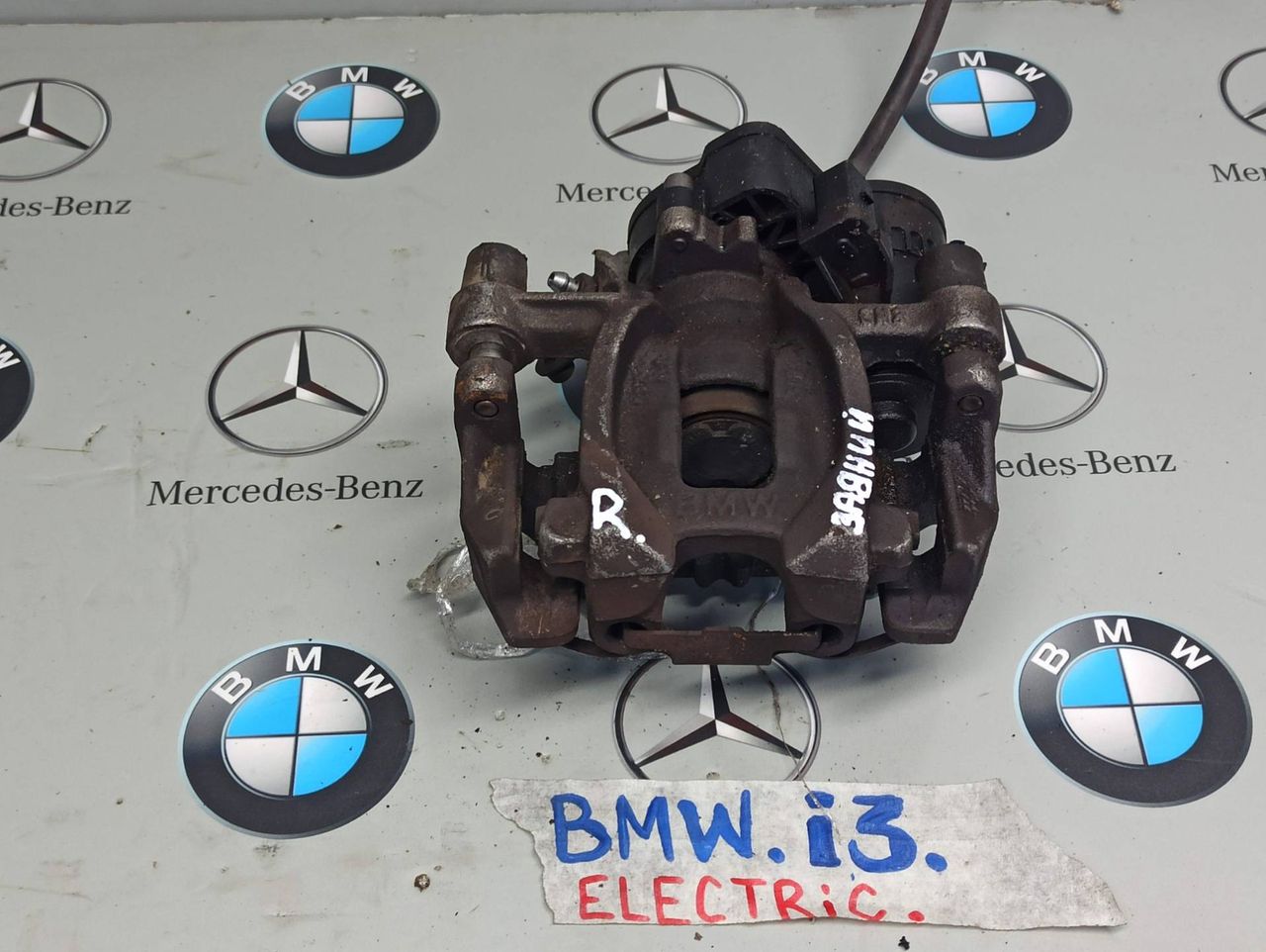 суппорт задний правый BMW i3 L01 2014, 6853858