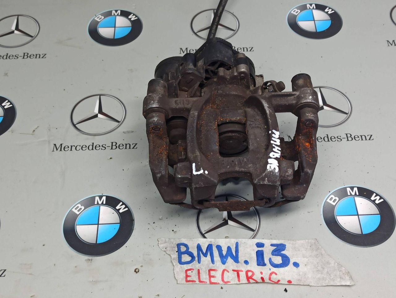 суппорт задний левый BMW i3 L01 2014, 6853857