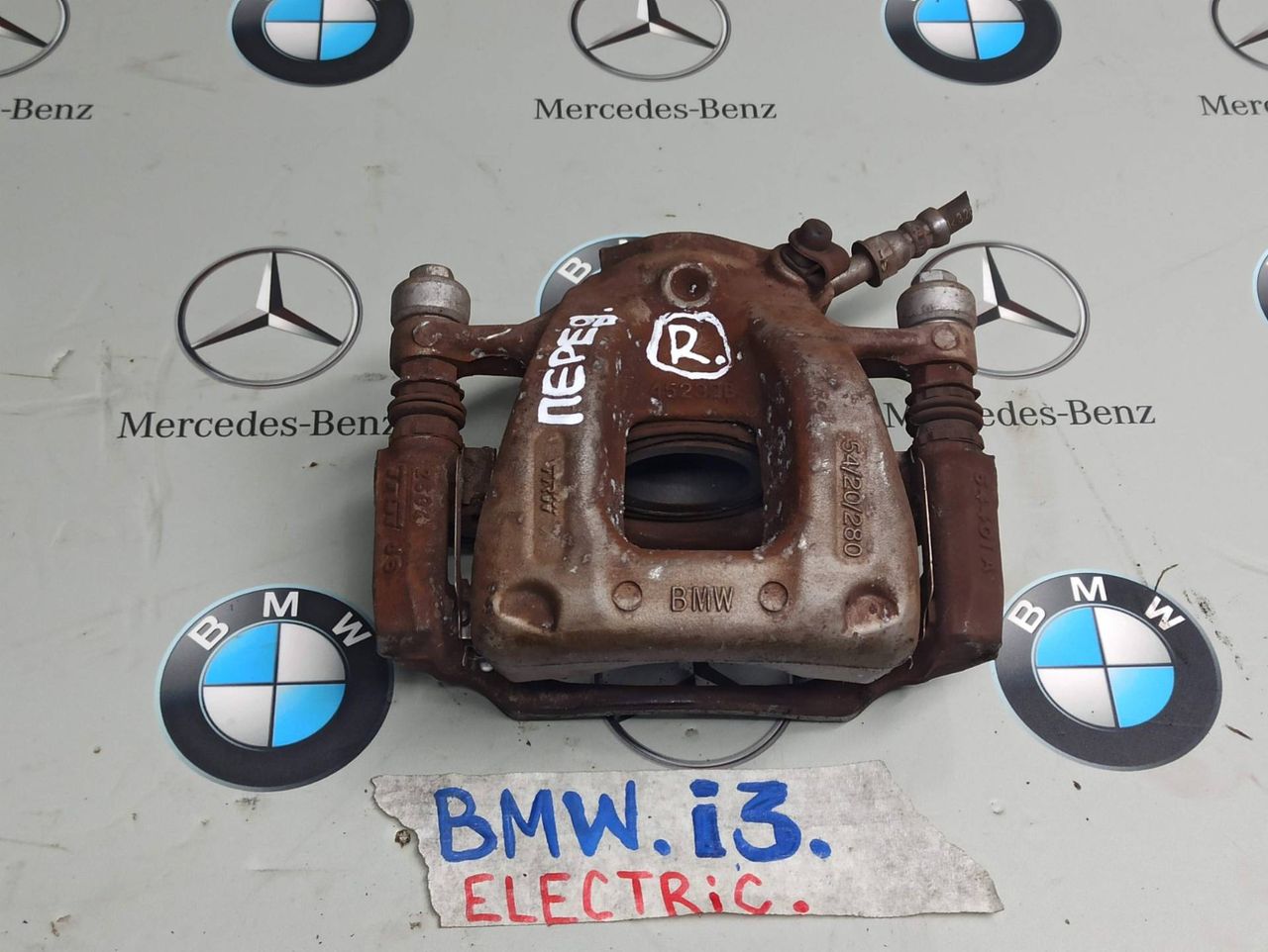 суппорт передний правый BMW i3 L01 2014