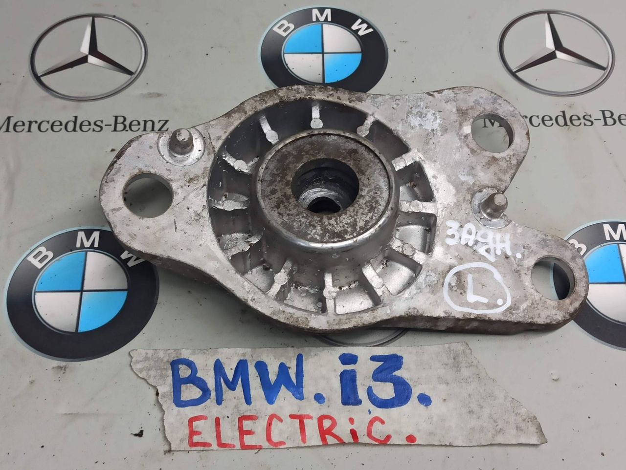 опора амортизатора верхняя (чашка) BMW i3 L01 2014, 6852227