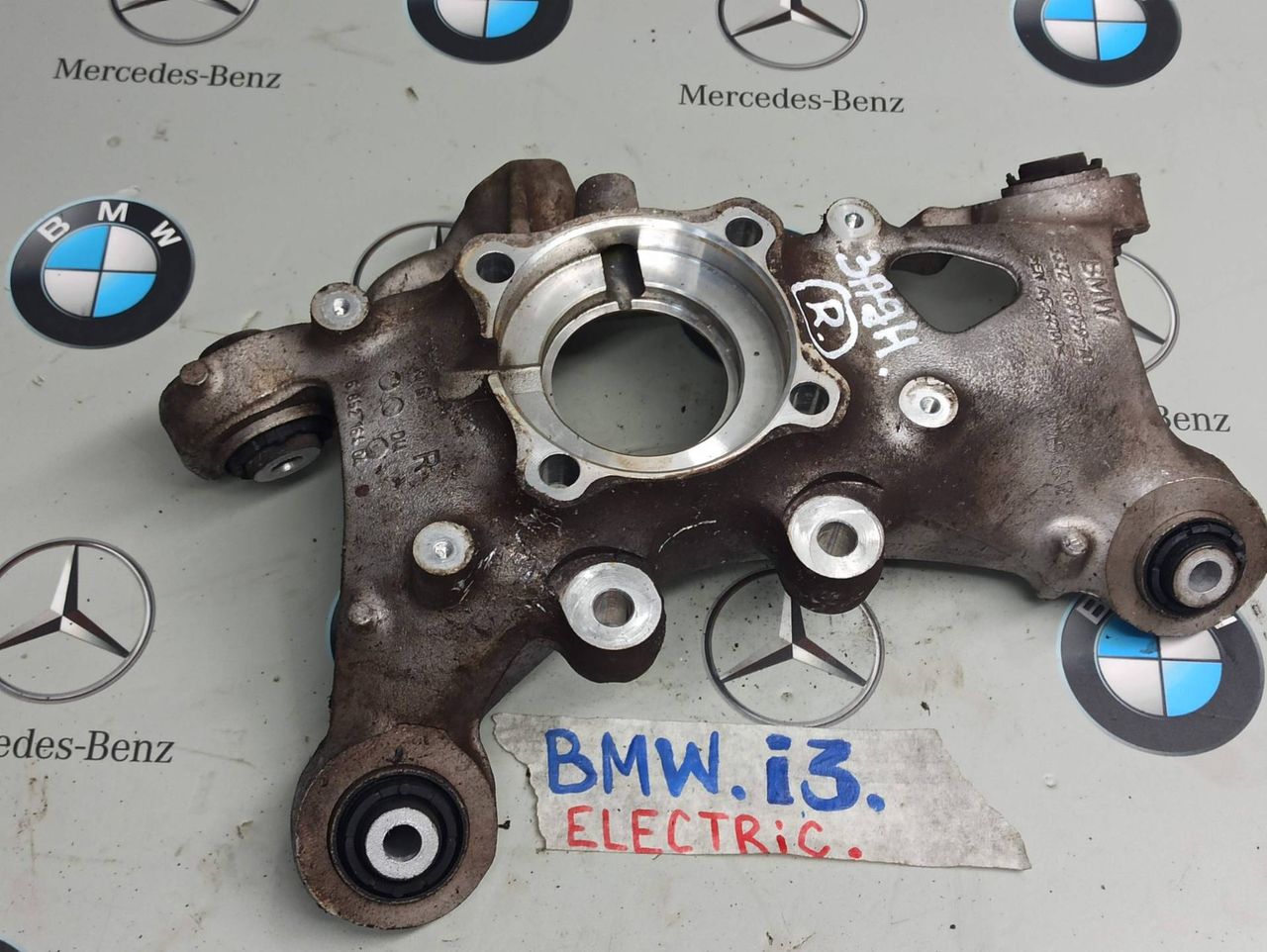 кулак задний правый BMW i3 L01 2014, 6852164