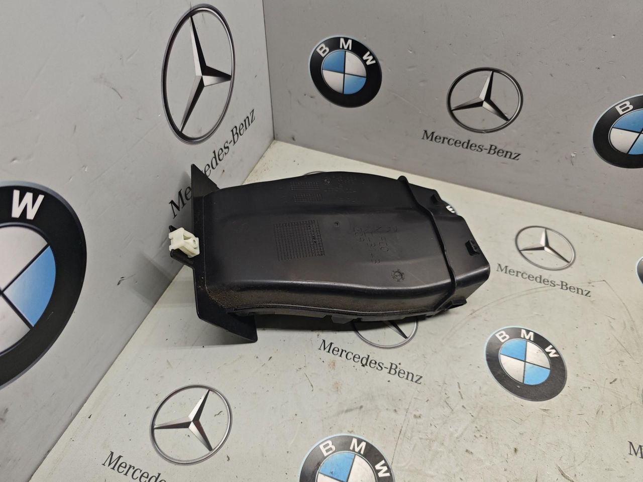 воздуховод тормозной правый BMW XM G09 2024, 4.4 л., бензин, 475, полный привод, 9451688