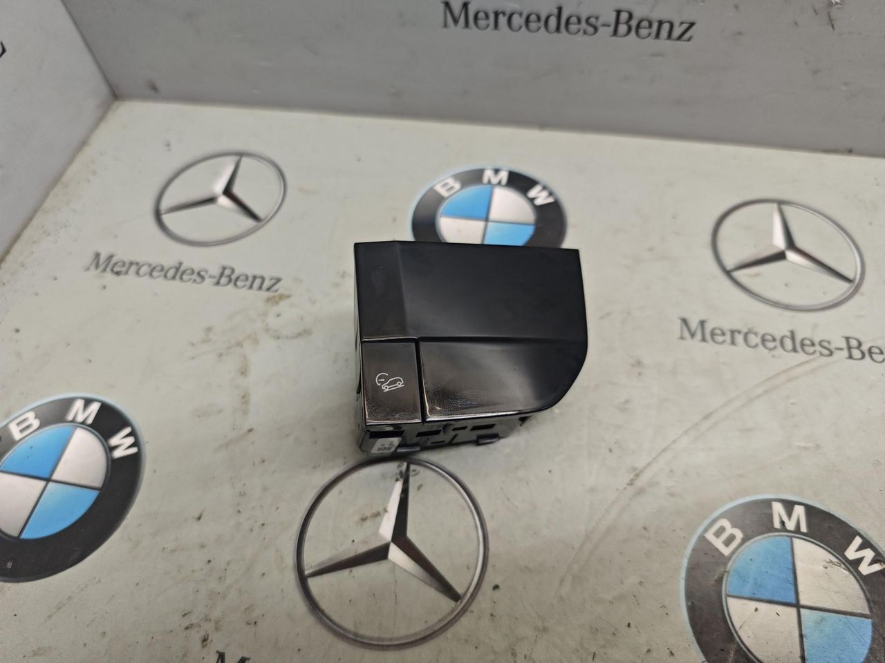панель управления BMW XM G09 2024, 4.4 л., бензин, 475, полный привод, 9495372