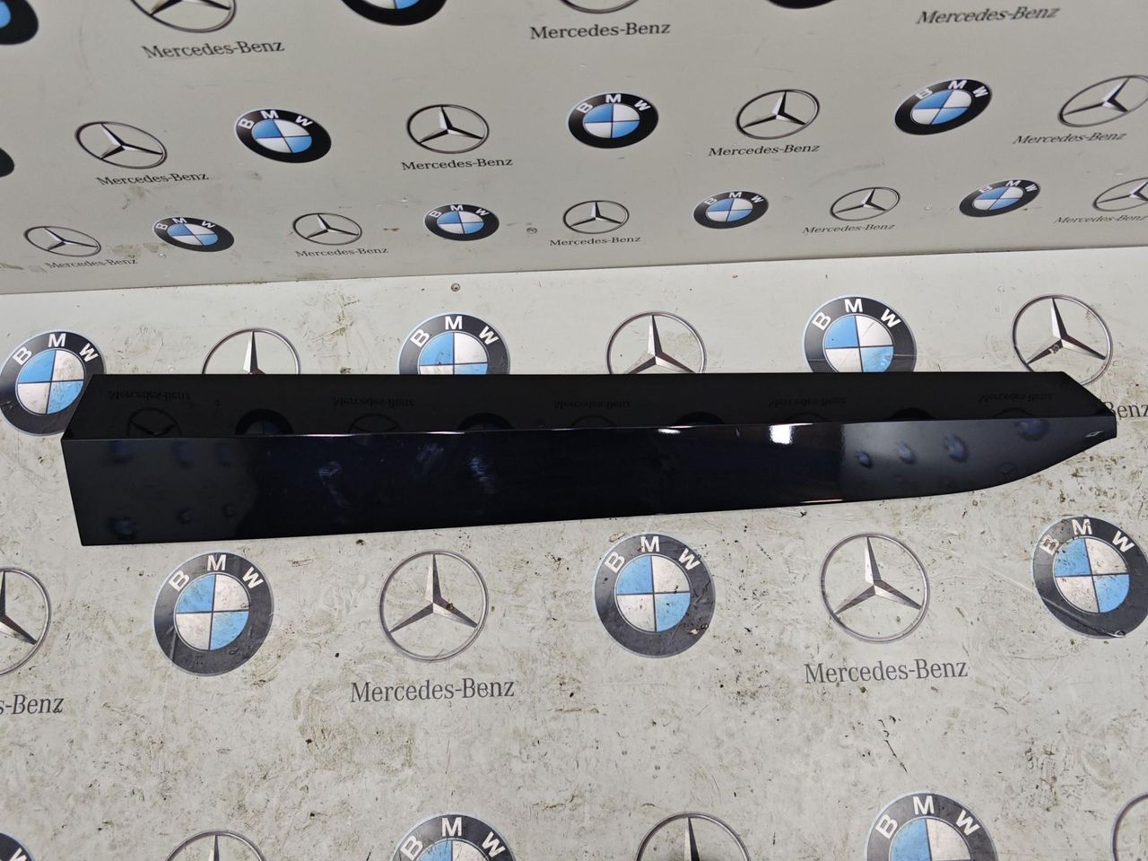 молдинг двери передней левой BMW XM G09 2024, 4.4 л., бензин, 475, полный привод, 9851023