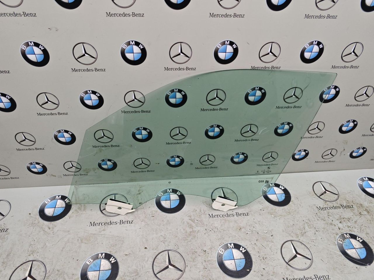 стекло двери передней левой BMW XM G09 2024, 4.4 л., бензин, 475, полный привод