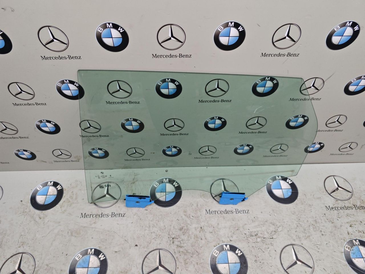 стекло двери задней левой BMW XM G09 2024, 4.4 л., бензин, 475, полный привод
