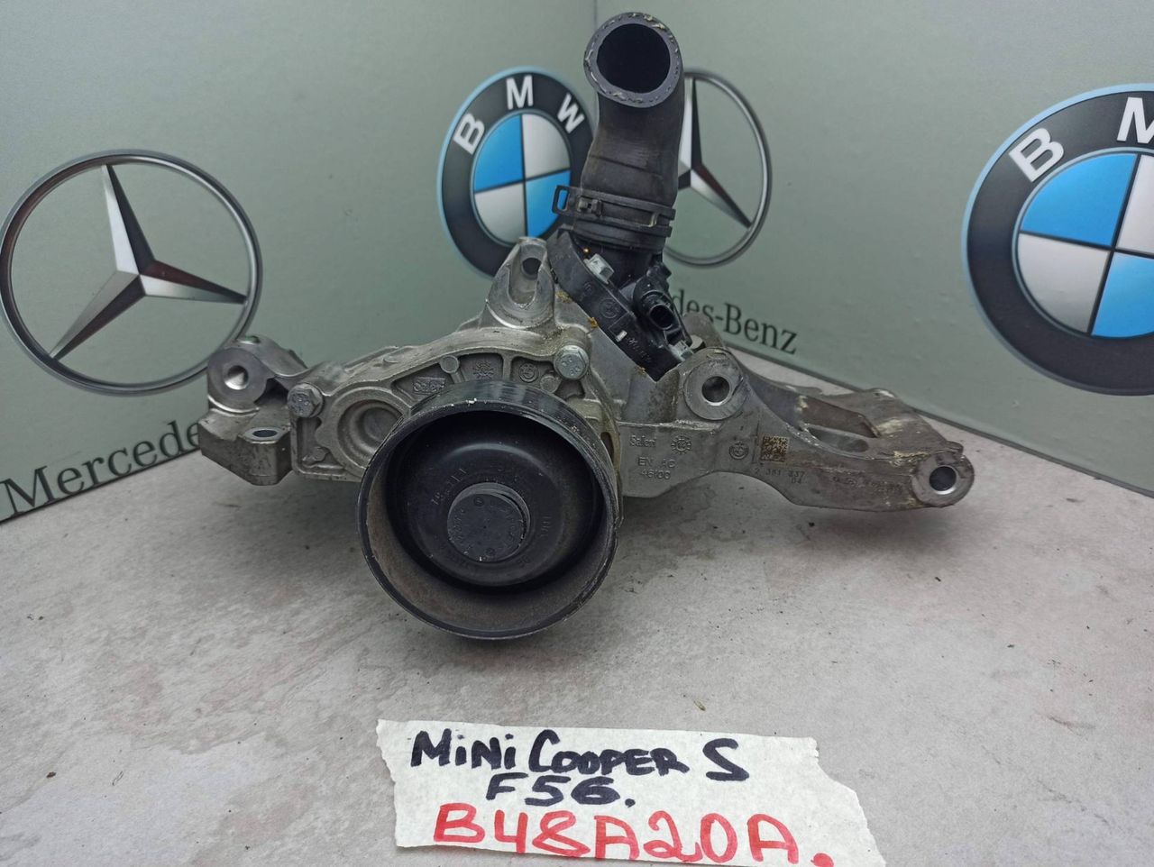 помпа Mini Cooper S 3 поколение F56 2015, 2.0 л., B48 A20 A, бензин, 2381337