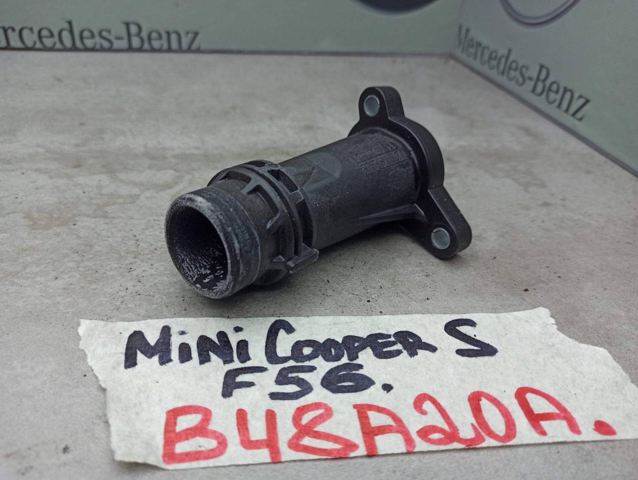 фланец (тройник) системы охлаждения Mini Cooper S 3 поколение F56 2015, 2.0 л., B48 A20 A, бензин, 8511205