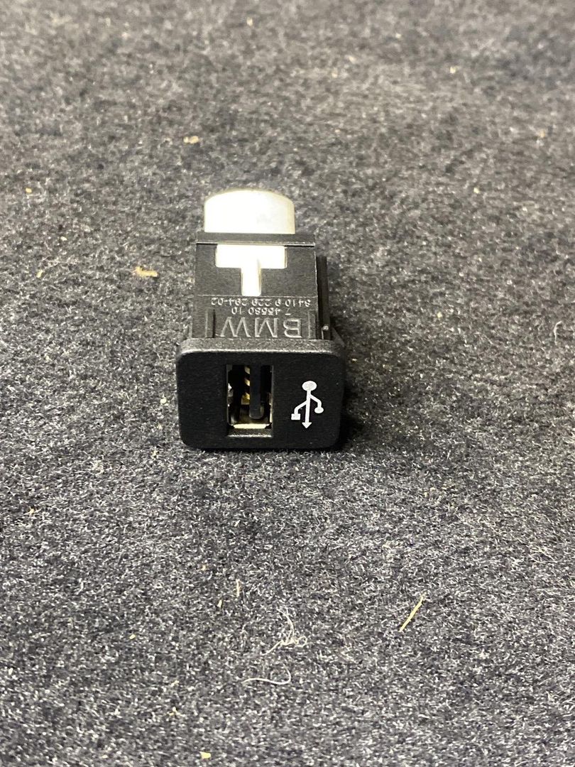 разъем AUX / USB BMW X6 G06 [рестайлинг] 2024, 84109229294, 9229294, 7455801