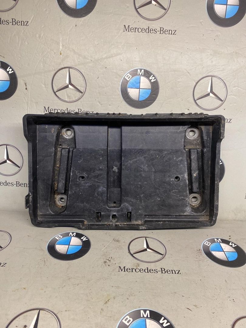 полка аккумулятора Mercedes-Benz C-Класс W205 [рестайлинг] 2020, 2.0 л., M264.920, бензин, кабриолет, задний привод, A2056201502