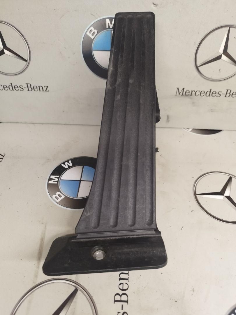 педаль BMW 2 серия Active Tourer F45 2015, 2.0 л., бензин, 6853175