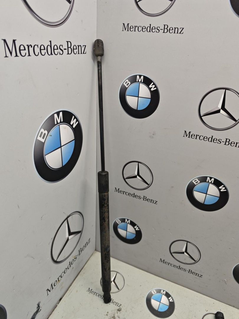 амортизатор крышки багажника (3-5 двери) BMW X1 E84 [рестайлинг] 2015, 2.0 л., бензин, 2990136