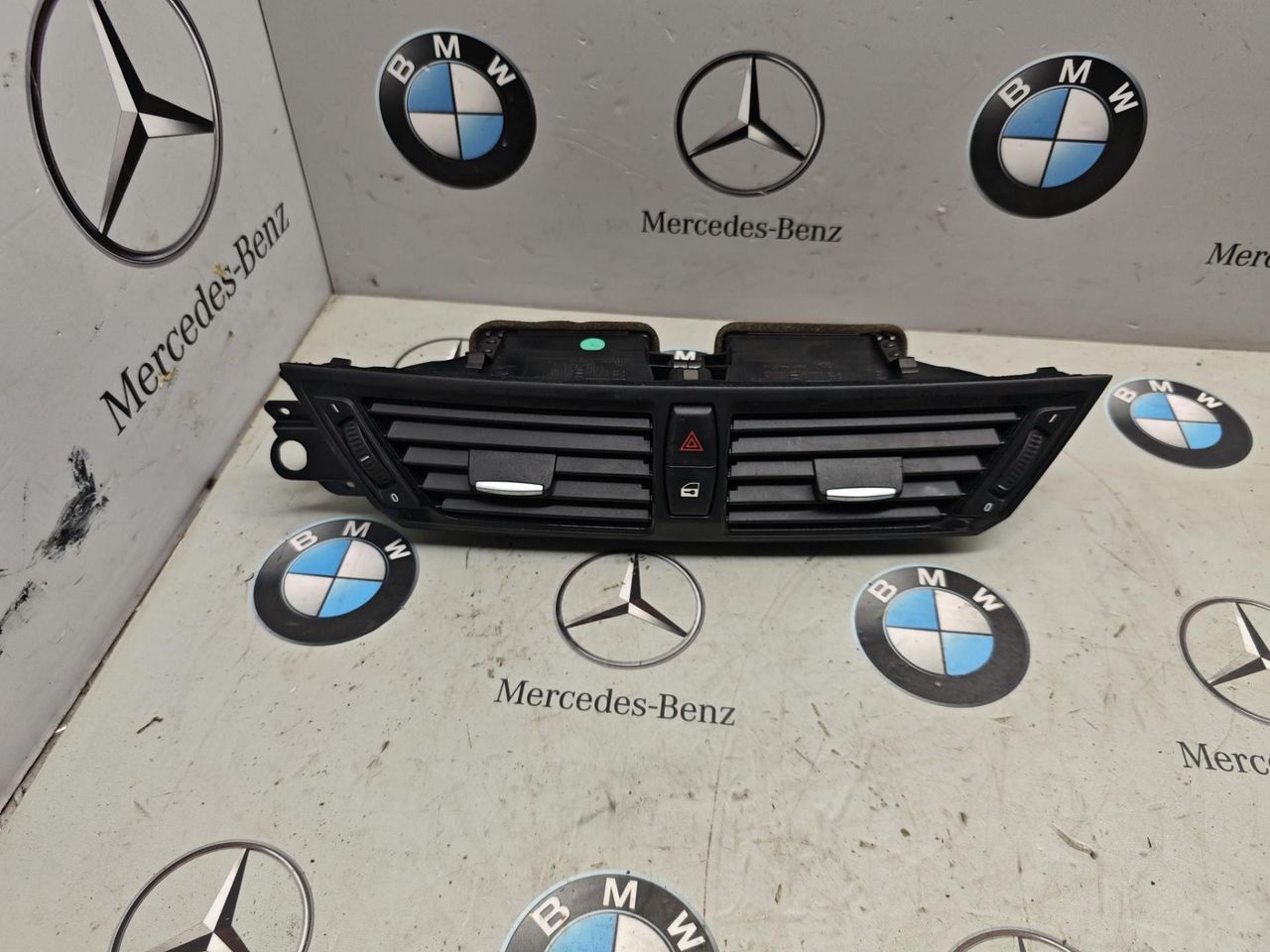 дефлектор обдува салона BMW X1 E84 [рестайлинг] 2015, 2.0 л., бензин, 9258357