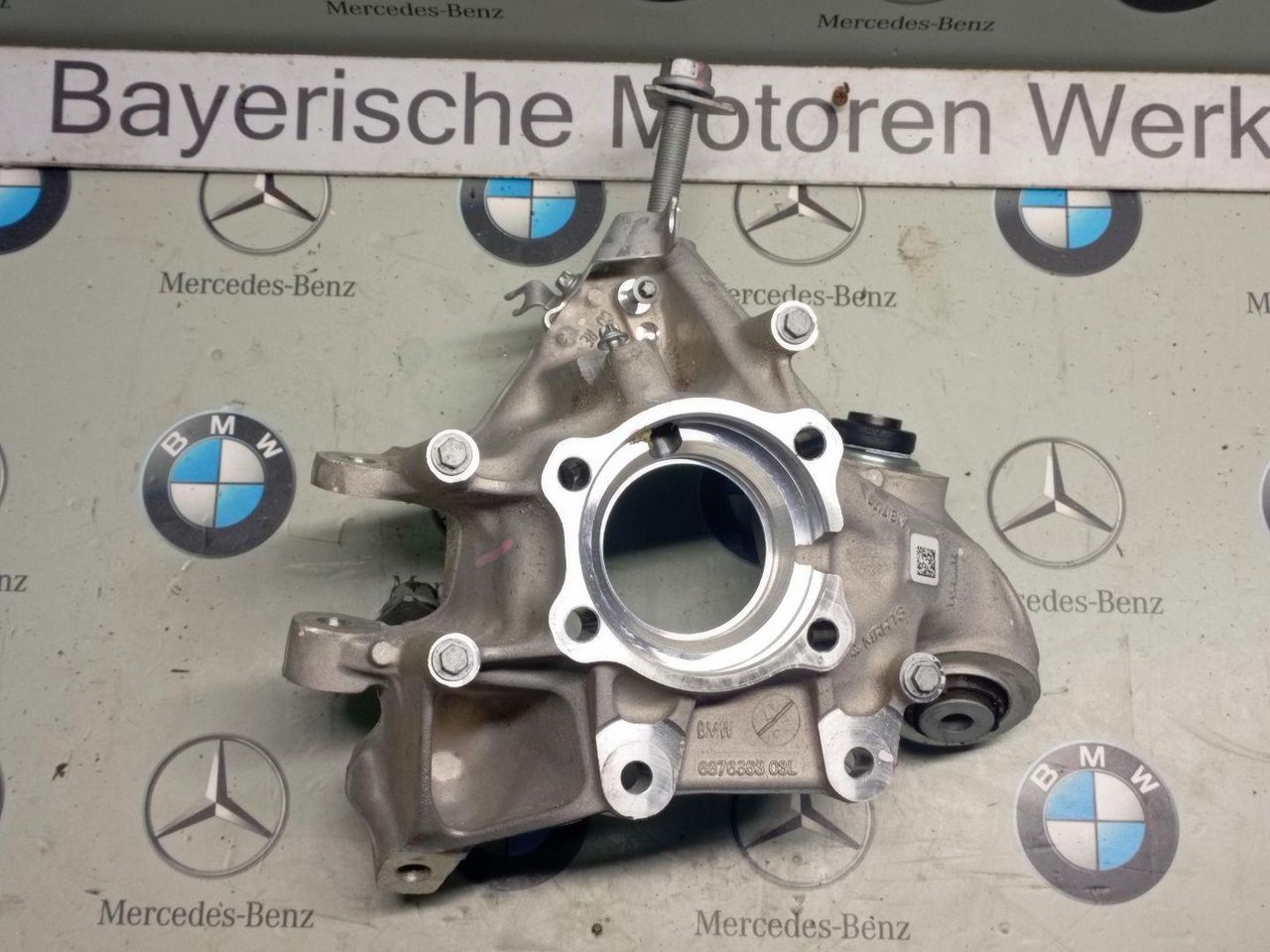 кулак поворотный левый BMW X5 M F95 [рестайлинг] 2023, 4.4 л., бензин, 416, 6876653
