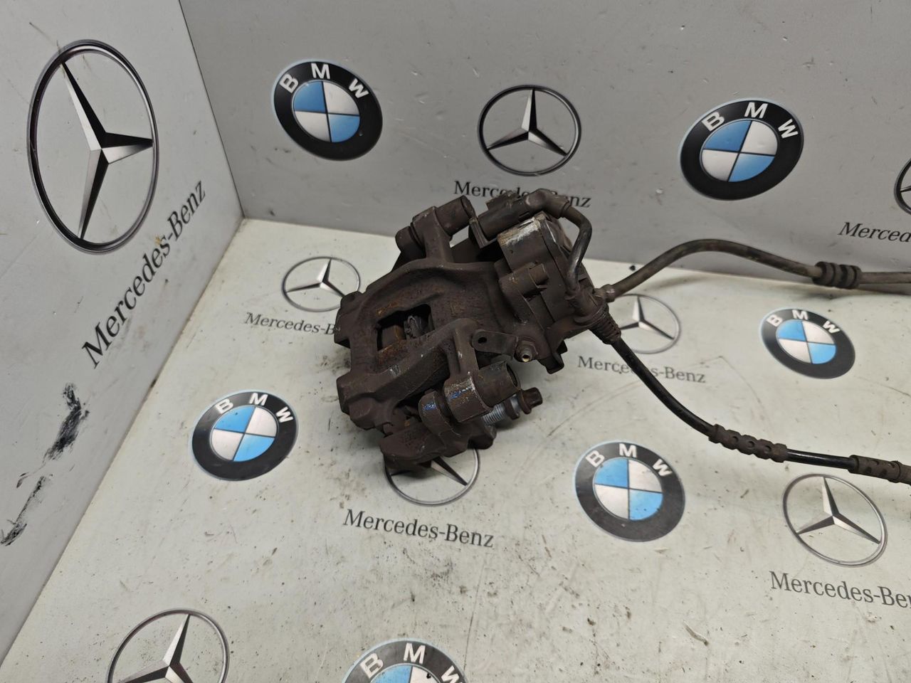 суппорт задний правый BMW 2 серия Active Tourer F45 2015, 2.0 л., бензин, 6798958
