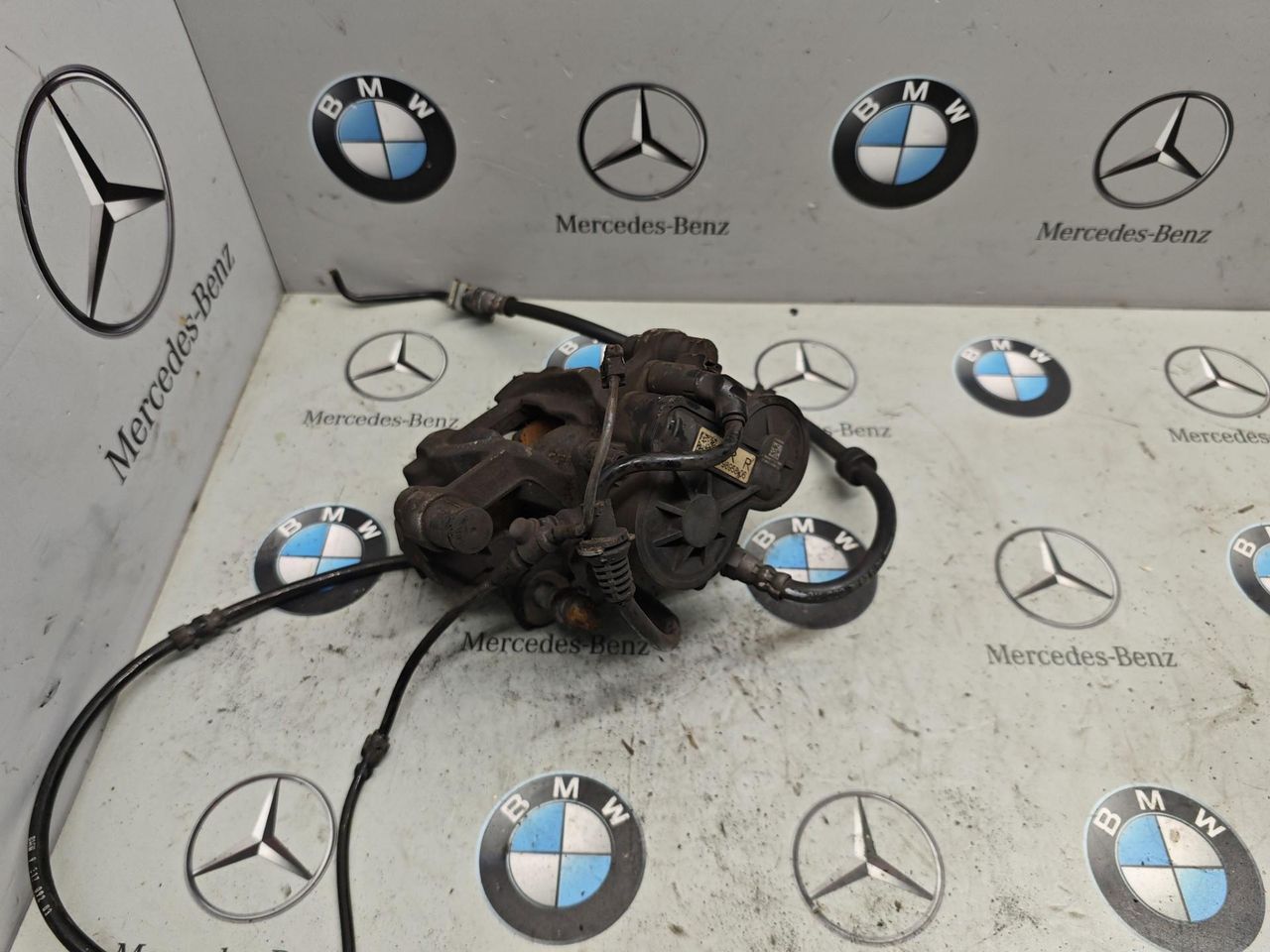суппорт задний правый BMW 2 серия Active Tourer F45 2015, 2.0 л., B48 A20 A, 6798958