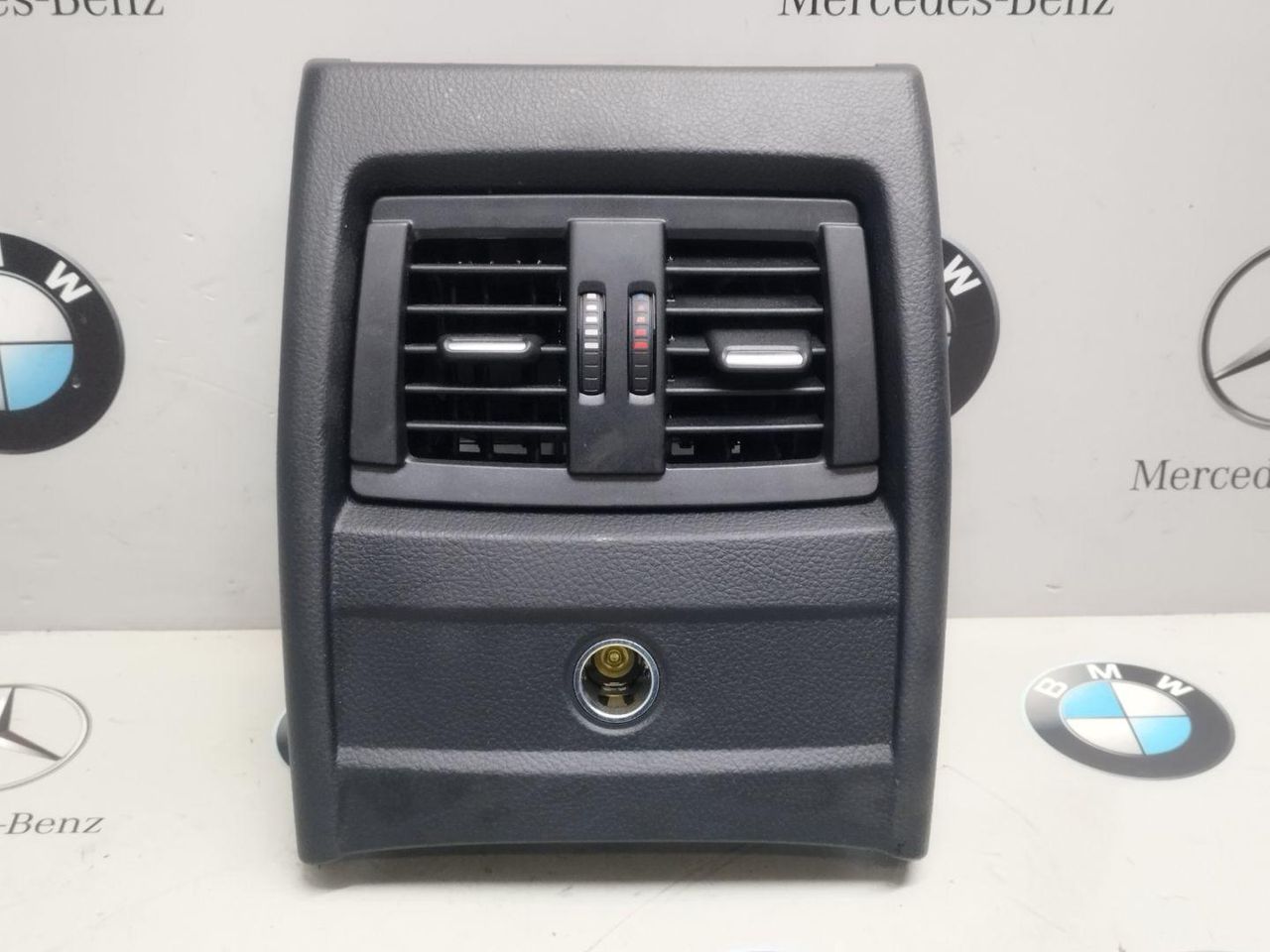 дефлектор обдува салона BMW 4 серия F32/F33/F36 2014, 2.0 л., бензин, 9265350