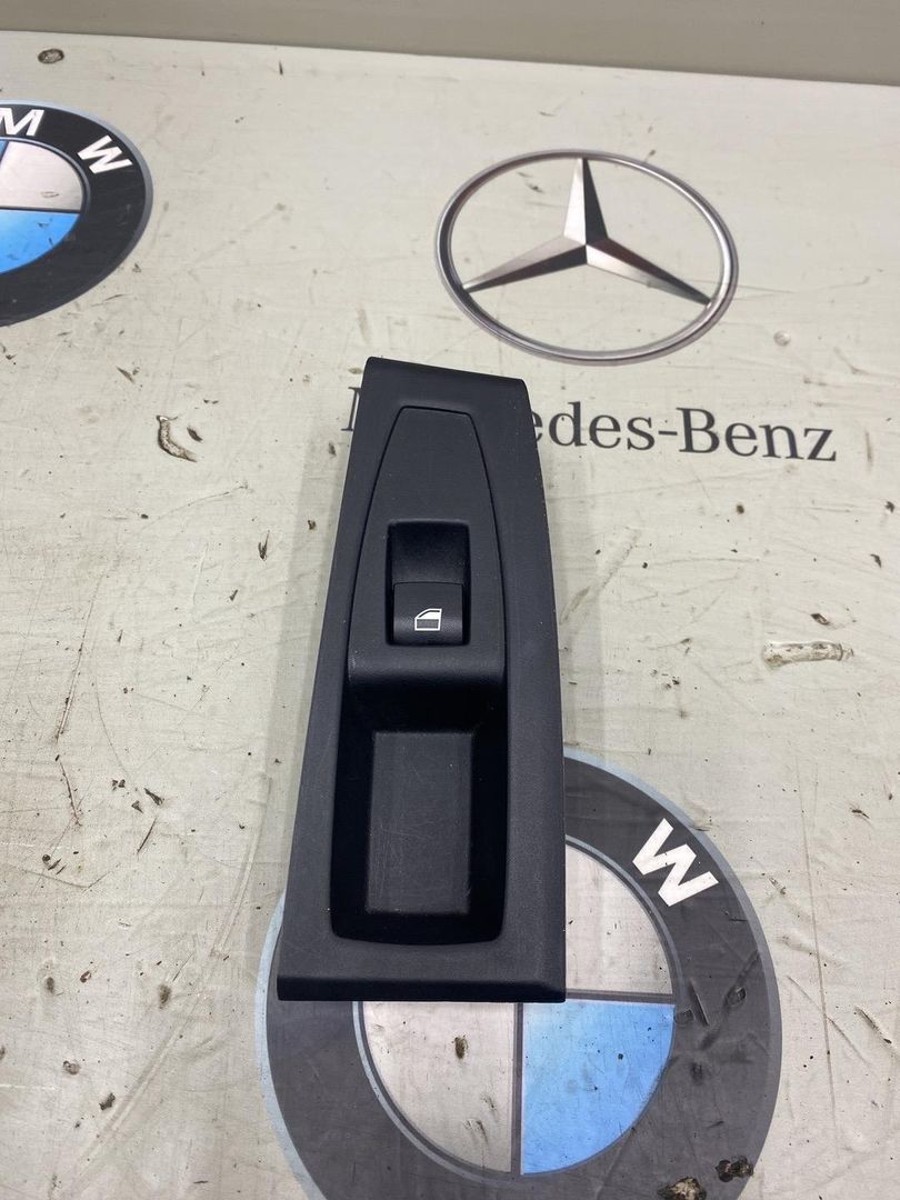 кнопка стеклоподъемника двери BMW 2 серия Active Tourer F45 2015, 2.0 л., бензин, 9208107