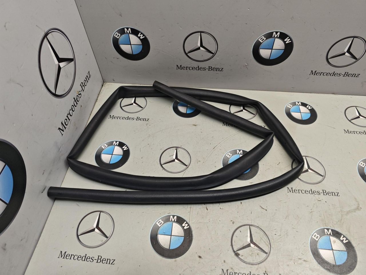 уплотнитель подкапотного пространства BMW XM G09 2024, 4.4 л., бензин, 475, полный привод, 7495997