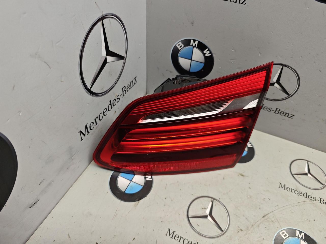 фонарь крышки багажника правый BMW 2 серия Active Tourer F45 2015, 1.5 л., B38 A15 A, бензин, 7311042