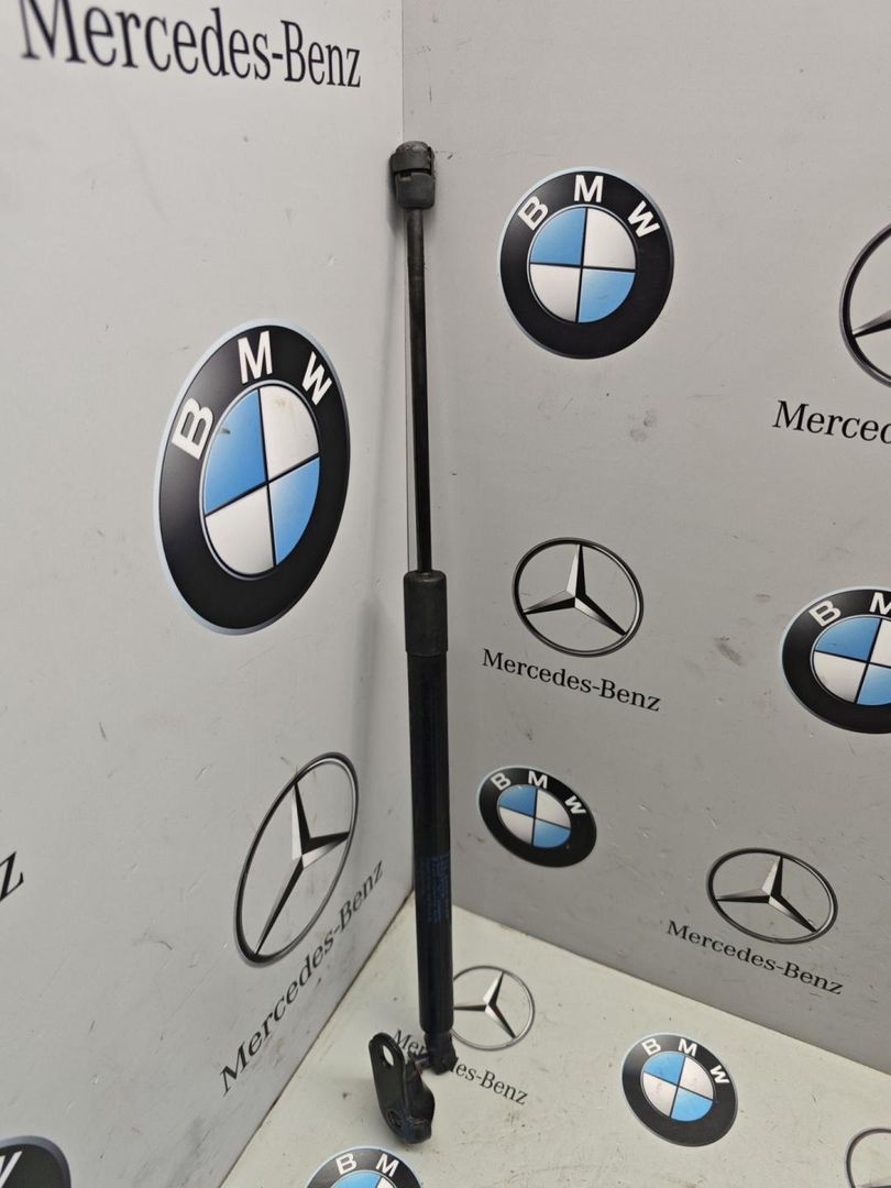 амортизатор крышки багажника (3-5 двери) BMW 2 серия Active Tourer F45 2015, 1.5 л., B38 A15 A, бензин, 7300791