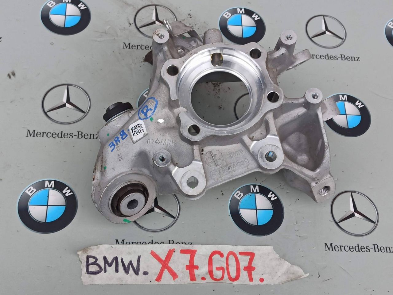 кулак задний правый BMW X7 G07 [рестайлинг] 2023, 3.0 л., B58B30, бензин, 475, полный привод, 6876654