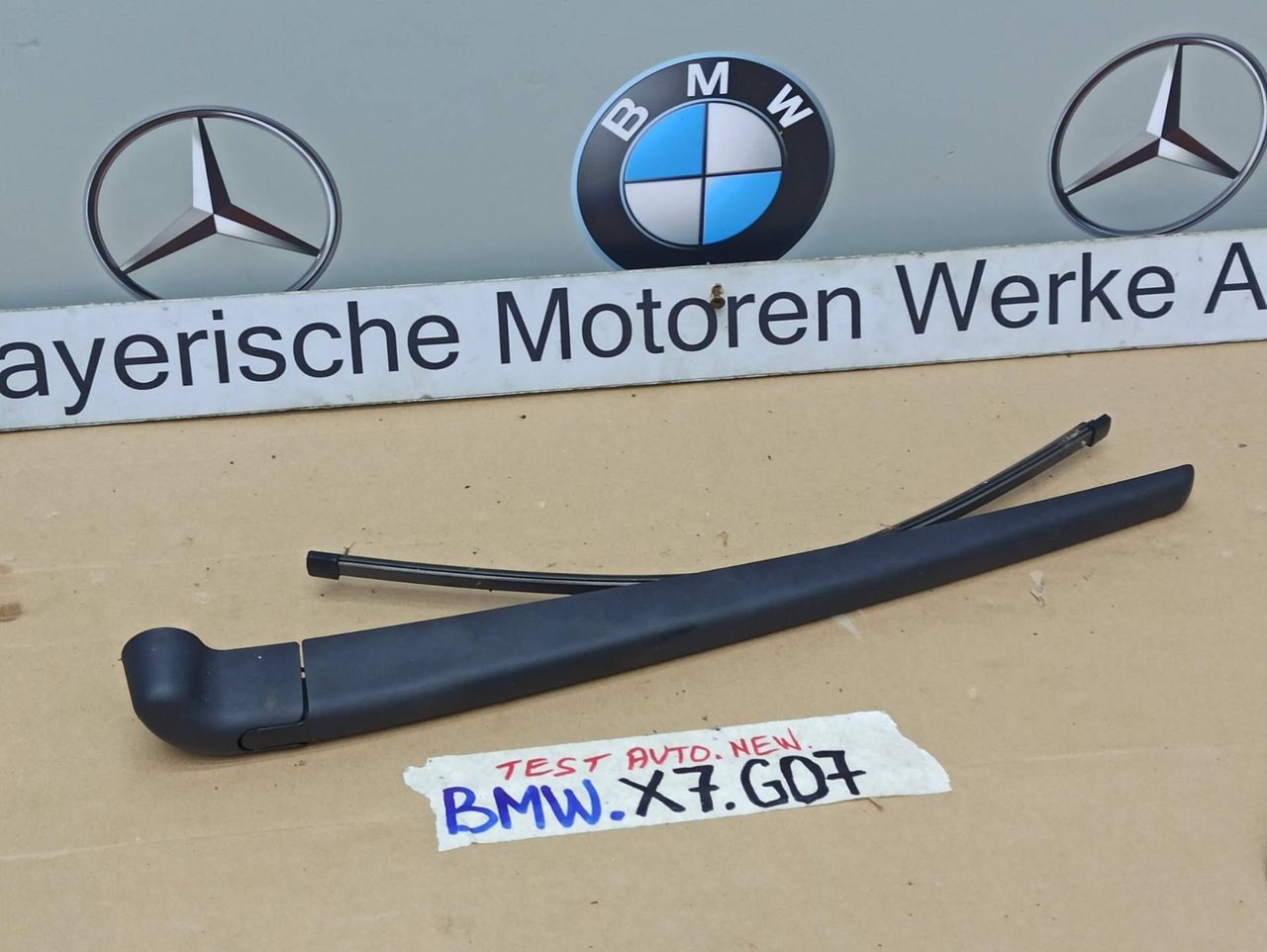 щеткодержатель задний BMW X7 G07 [рестайлинг] 2023, 3.0 л., B58B30, бензин, 475, полный привод, 7474256