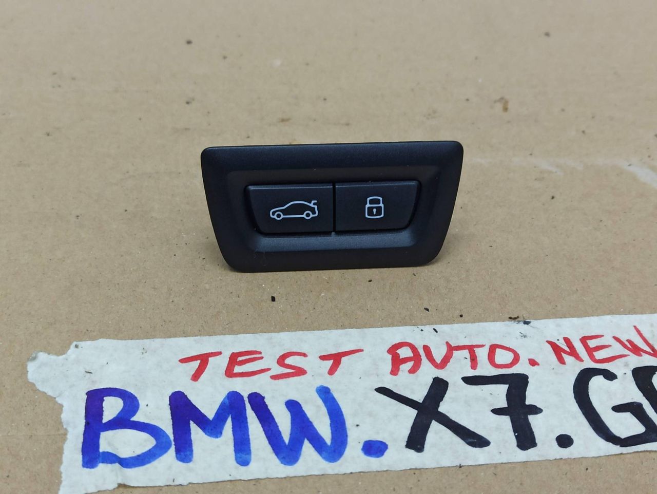 кнопка открытия багажника BMW X7 G07 [рестайлинг] 2023, 3.0 л., B58B30, бензин, 475, полный привод, 5A64C25