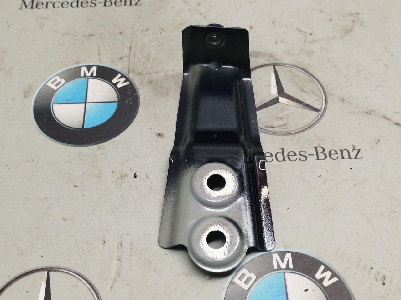 крепление ( кронштейн ) крыла BMW X5 M F95 [рестайлинг] 2023, 4.4 л., бензин, 416, 7418217