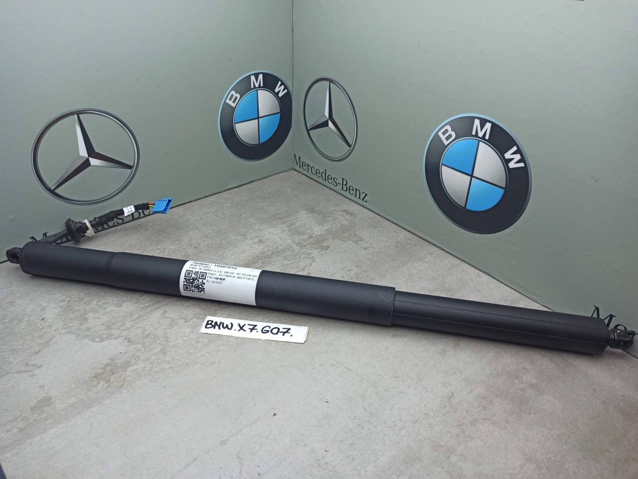 амортизатор крышки багажника (3-5 двери) BMW X7 G07 [рестайлинг] 2023, 3.0 л., B58B30, бензин, 475, полный привод, 9482803