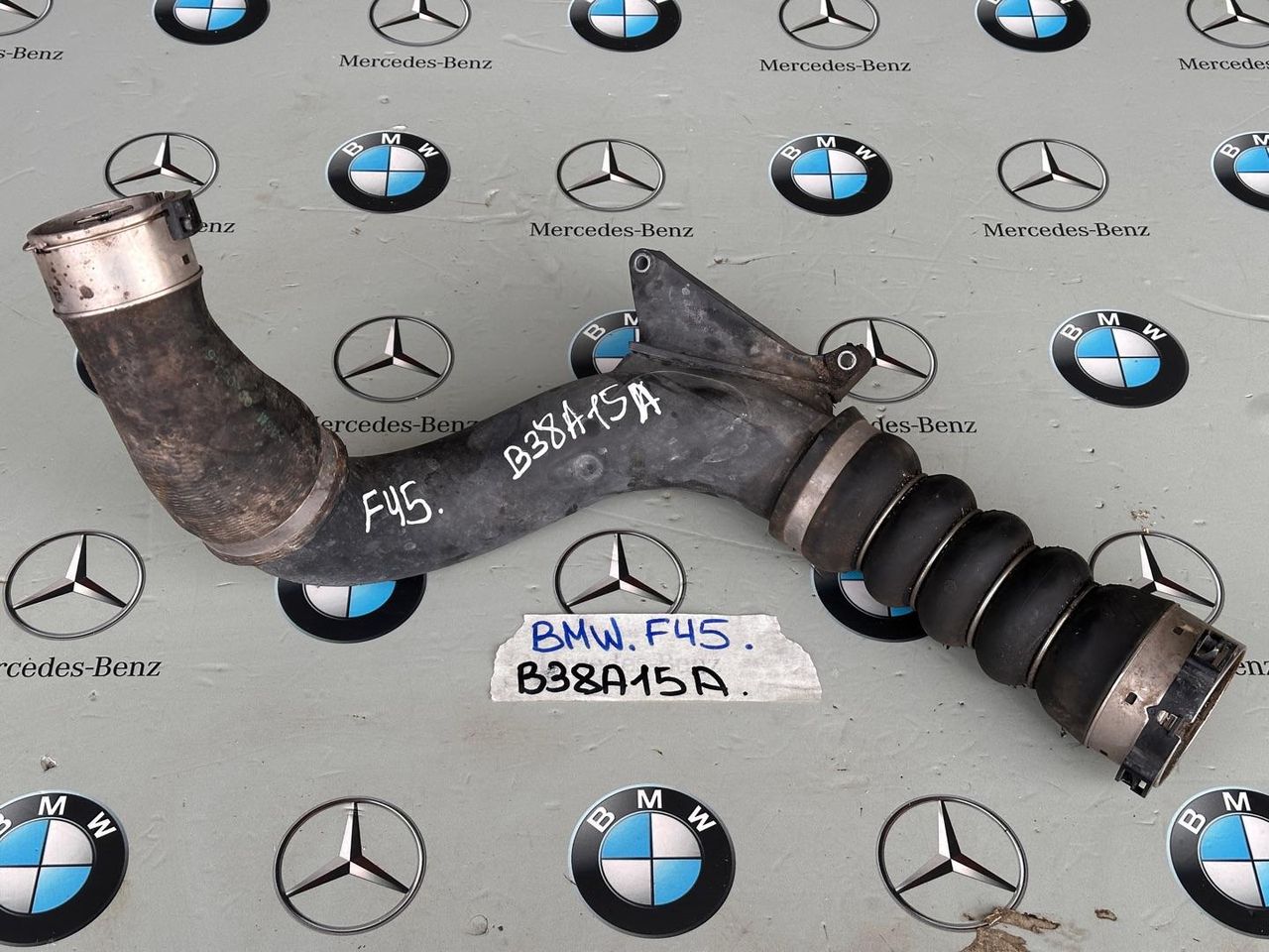 патрубок интеркулера BMW 2 серия Active Tourer F45 2015, 1.5 л., B38 A15 A, бензин, 8616211