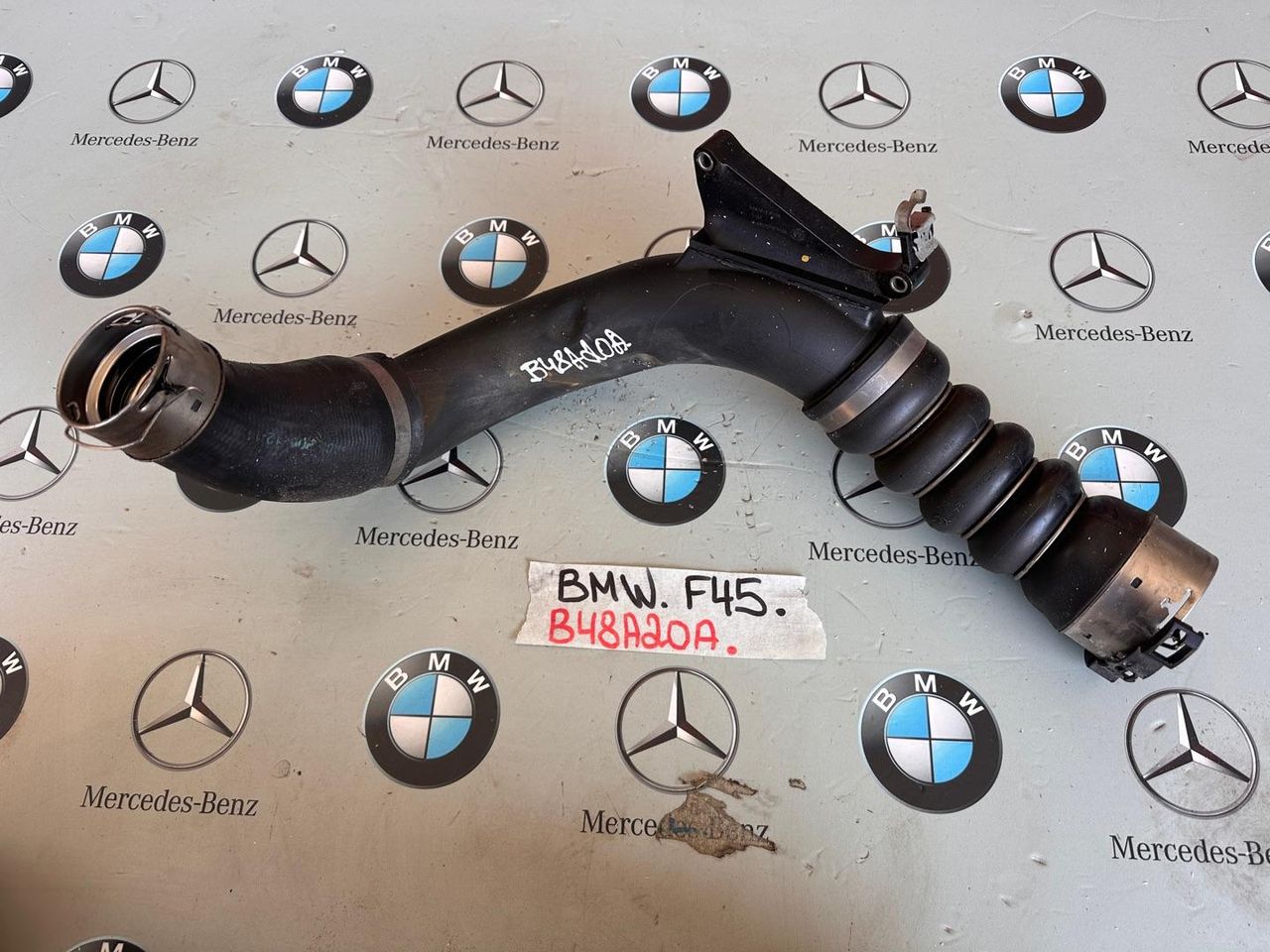 патрубок интеркулера BMW 2 серия Active Tourer F45 2015, 2.0 л., бензин, 8616211