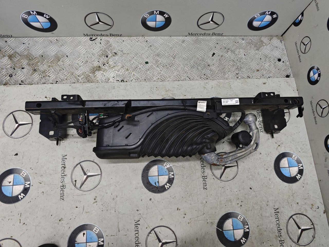 прицепное устройство (фаркоп) BMW 4 Gran Coupe G26 2022, 303471600011