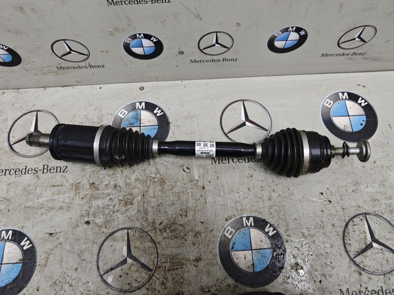 полуось передняя левая (приводной вал, ШРУС) BMW X3 G01 [рестайлинг] 2023, 2.0 л., бензин, a300, 8643183